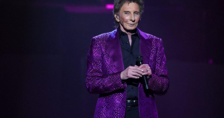Barry Manilow reveals lung cancer diagnosis