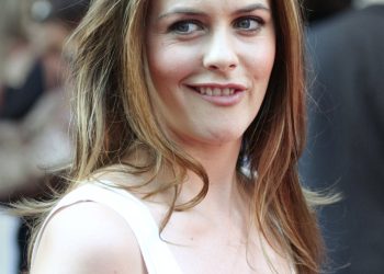 Yorgos Lanthimos’ ‘Bugonia’ begins streaming on Peacock Dec. 26