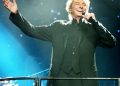 Barry Manilow announces lung cancer diagnosis