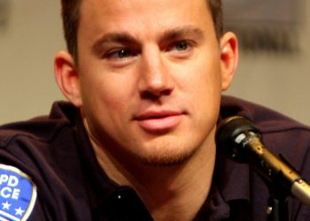 Jenna Dewan shares holiday photos of all 3 of her kids