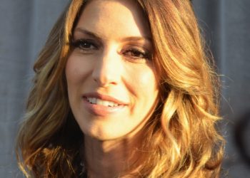 ‘Homestead’ star Esten: ‘I’ve never had an entrance like THAT before’