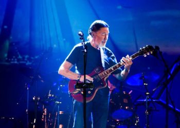 Chris Rea, British singer of “Driving Home for Christmas,” dies at 74