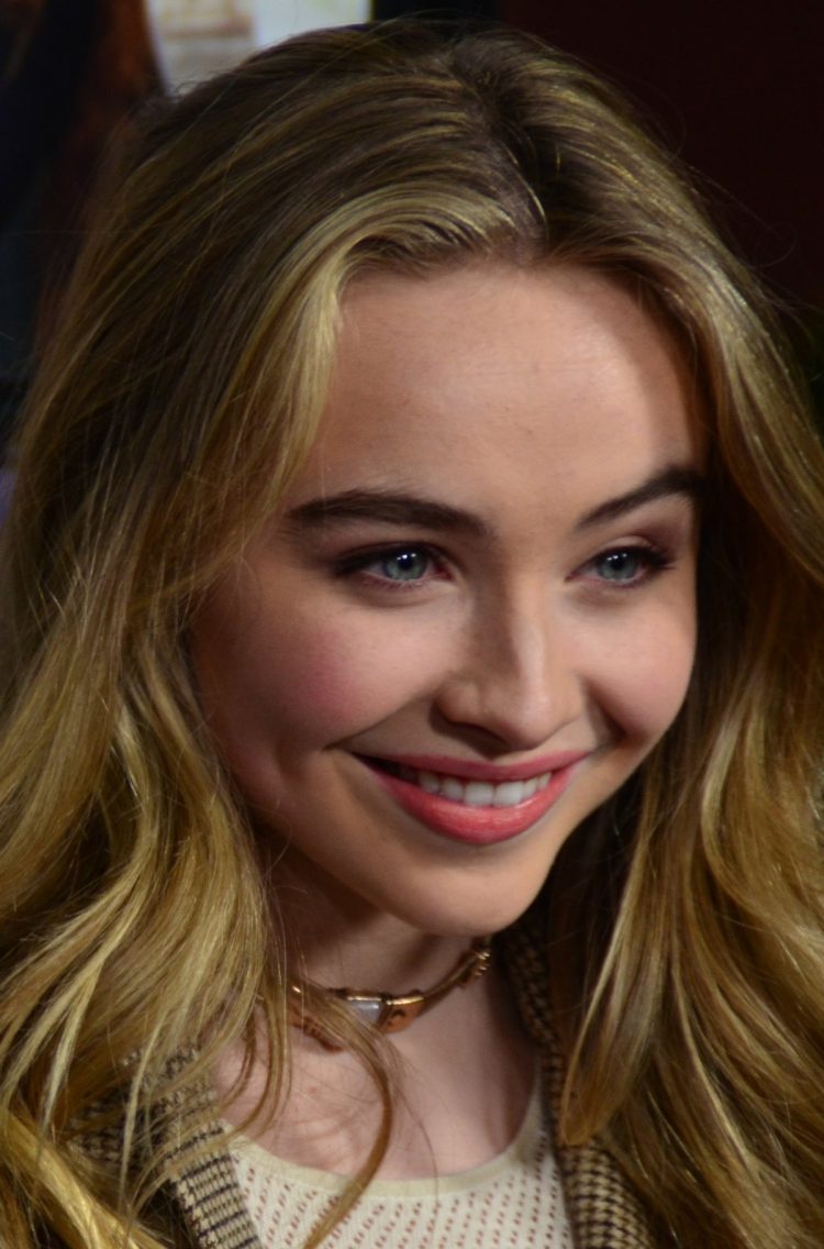 Sabrina Carpenter joins Seth Meyers for day drinking