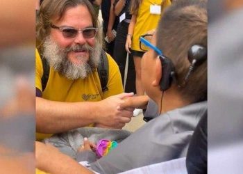 The Uplift: Celebrity smiles – CBS News