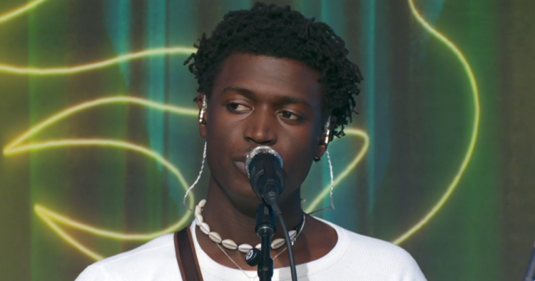 Saturday Sessions: Mon Rovîa performs “Bloodline”