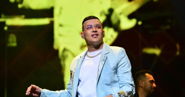 Singer Yeison Jiménez, 34, killed in Colombia plane crash hours before concert after premonition