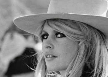 Brigitte Bardot’s funeral held in France, with hundreds coming out to honor the 1960s silver screen siren