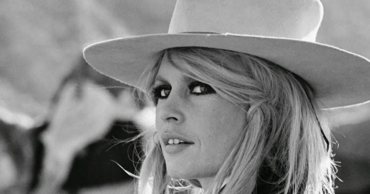 Brigitte Bardot’s funeral held in France, with hundreds coming out to honor the 1960s silver screen siren