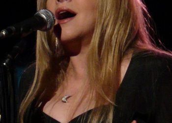 HAIM’s Este Haim weds Jonathan Levin at star-studded wedding